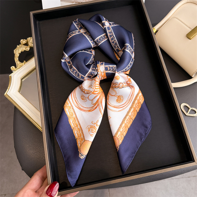 Silk Scarf Square - وشاح حريري مربع أزرق كلاسيكي بطبعة