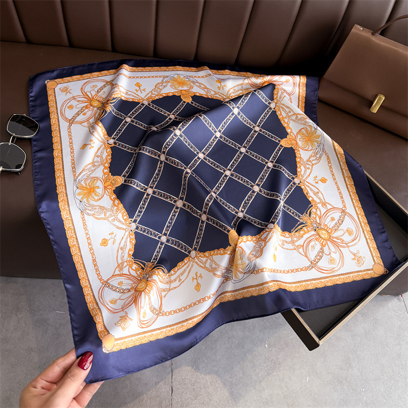 وشاح حريري مربع أزرق كلاسيكي ب - مراجعة Silk Scarf Square وسعره