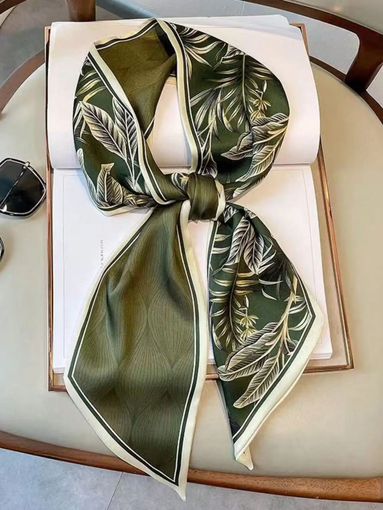 وشاح مربع كاجوال من الحرير الص - مراجعة Silk Scarf Square وسعره